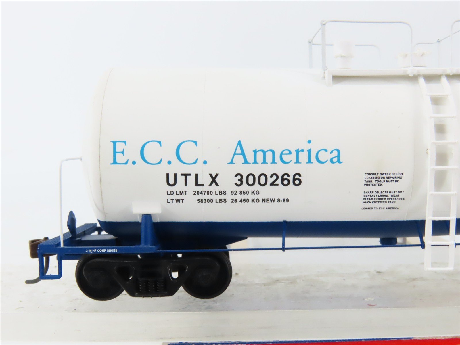 HO Walthers 932-7212 UTLX ECC 16k Gallon Funnel Flow Tank Car #300266