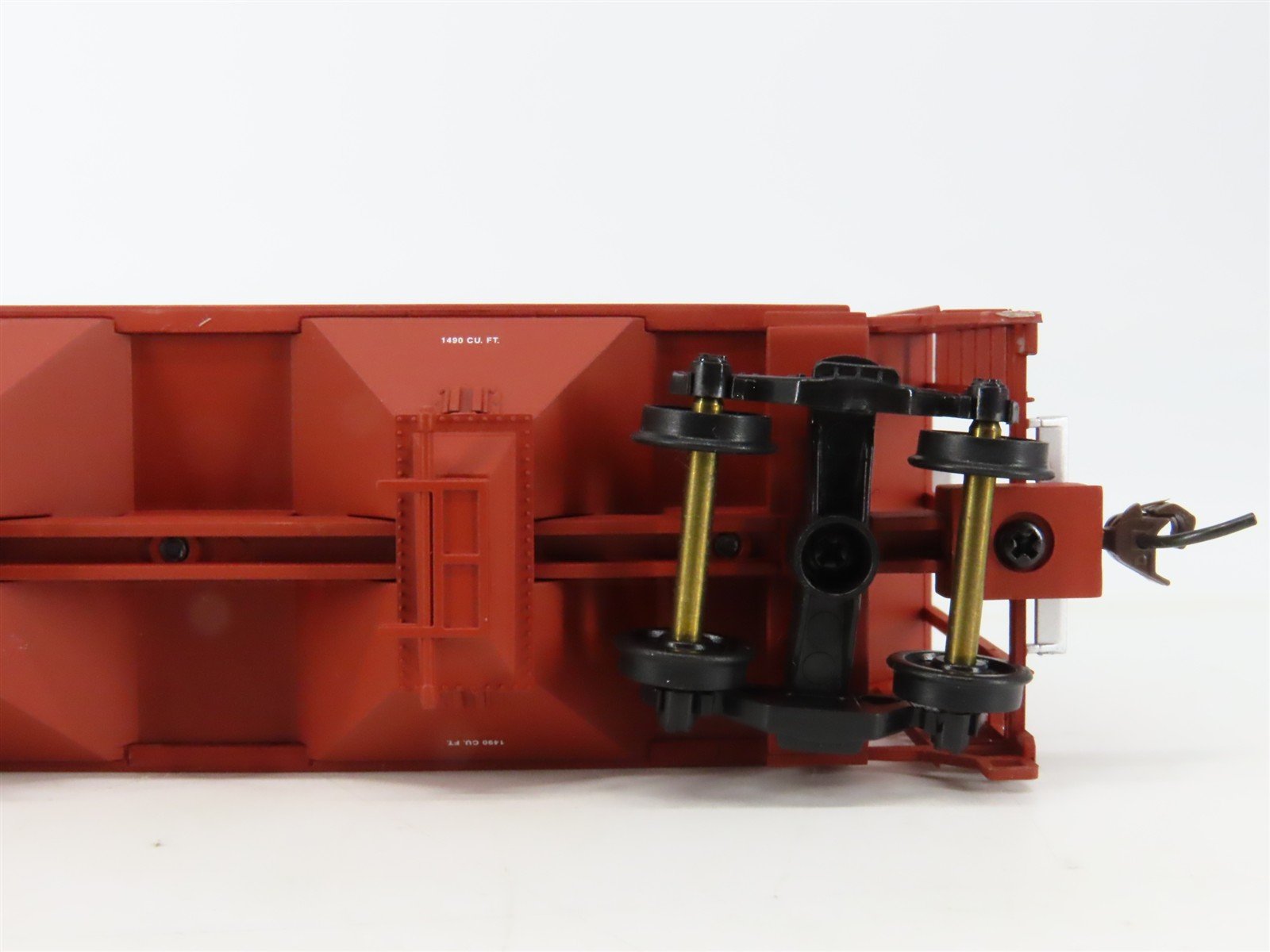 HO Scale Walthers 932-5376 ATSF Santa Fe Trinity 2-Bay Covered Hopper #350062
