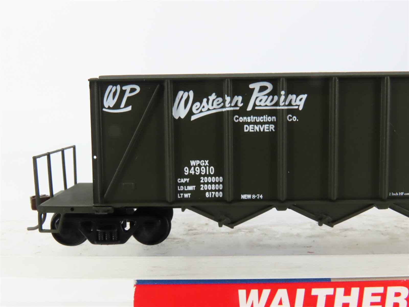 HO Walthers 932-7061 WPGX Western Paving 40' 3-Bay Ortner Hopper #949910 w/ Load