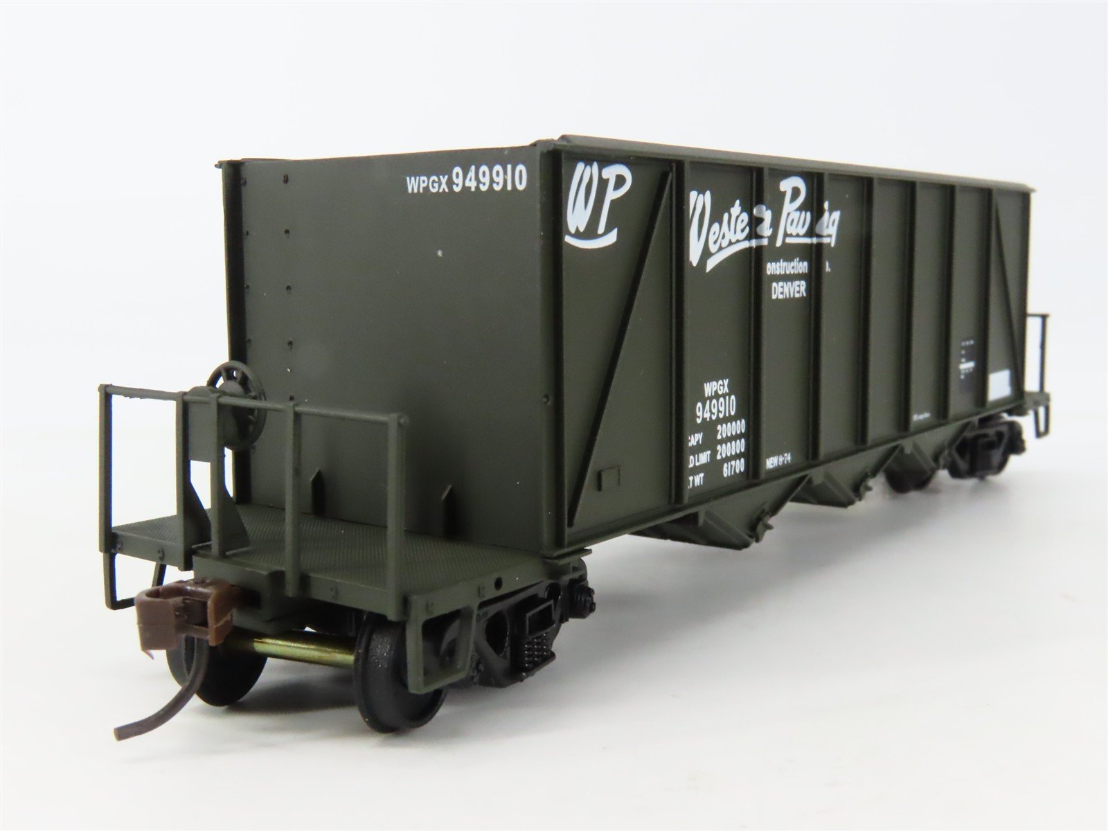 HO Walthers 932-7061 WPGX Western Paving 40' 3-Bay Ortner Hopper #949910 w/ Load