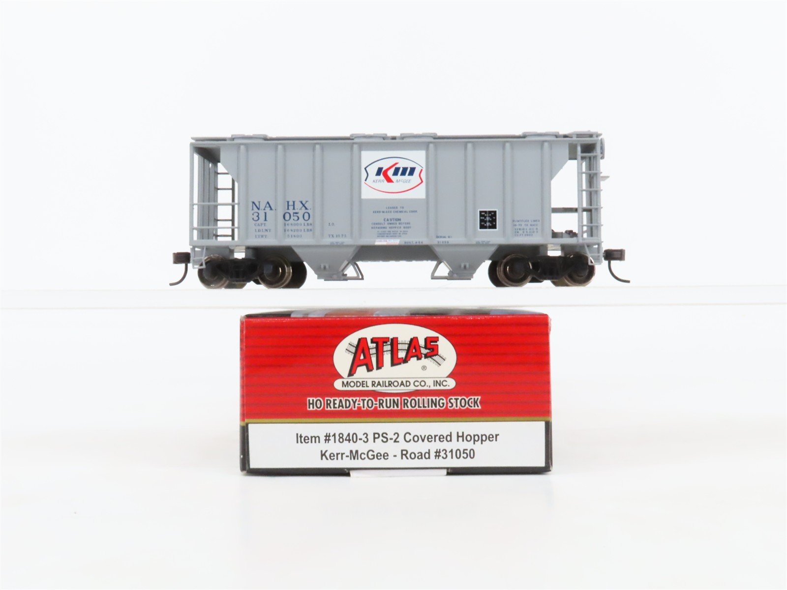 HO Scale Atlas 1840-3 NAHX Kerr McGee PS-2 2-Bay Covered Hopper #31050