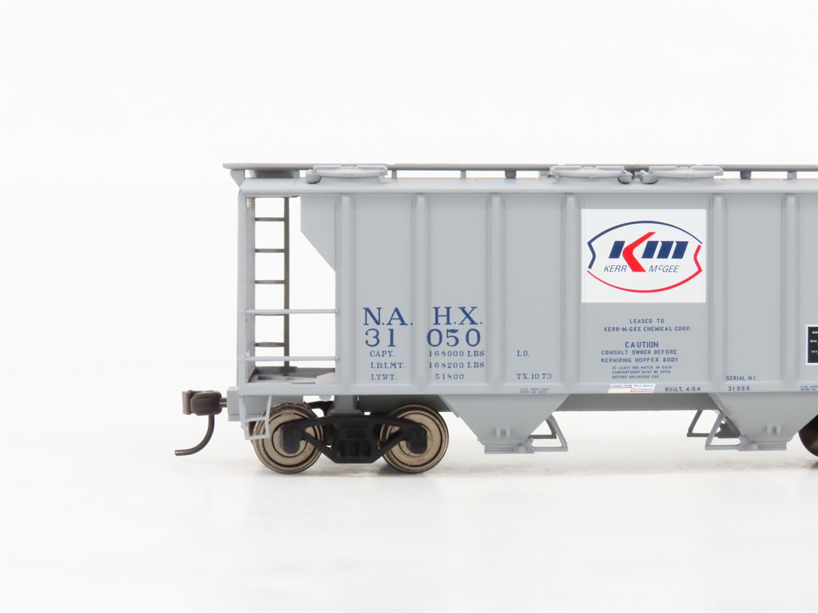 HO Scale Atlas 1840-3 NAHX Kerr McGee PS-2 2-Bay Covered Hopper #31050