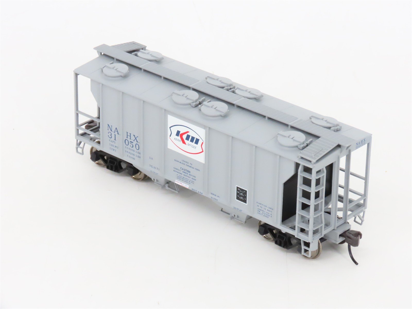 HO Scale Atlas 1840-3 NAHX Kerr McGee PS-2 2-Bay Covered Hopper #31050