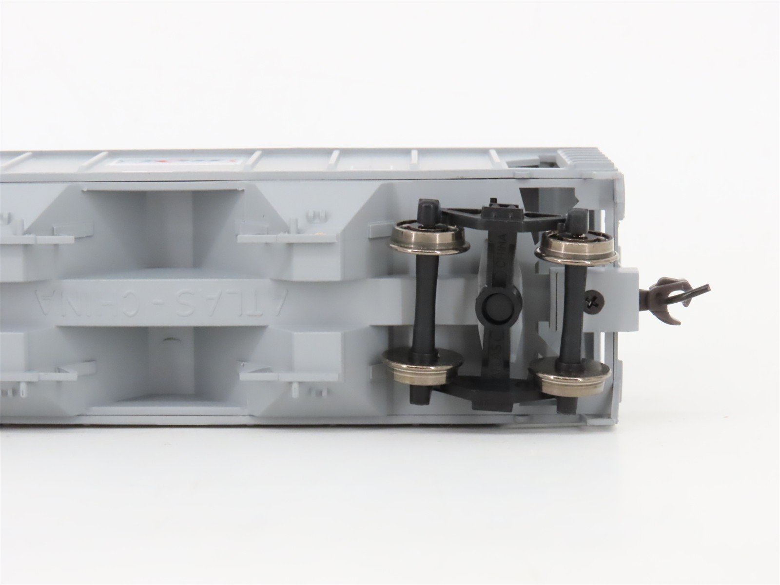 HO Scale Atlas 1840-3 NAHX Kerr McGee PS-2 2-Bay Covered Hopper #31050