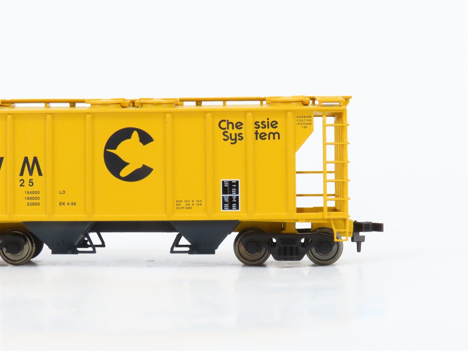 HO Scale Atlas 1803-1 WM Chessie System PS-2 2-Bay Covered Hopper #5825