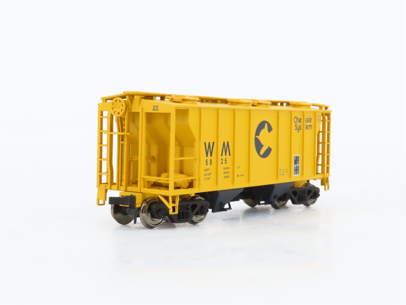 HO Scale Atlas 1803-1 WM Chessie System PS-2 2-Bay Covered Hopper #5825