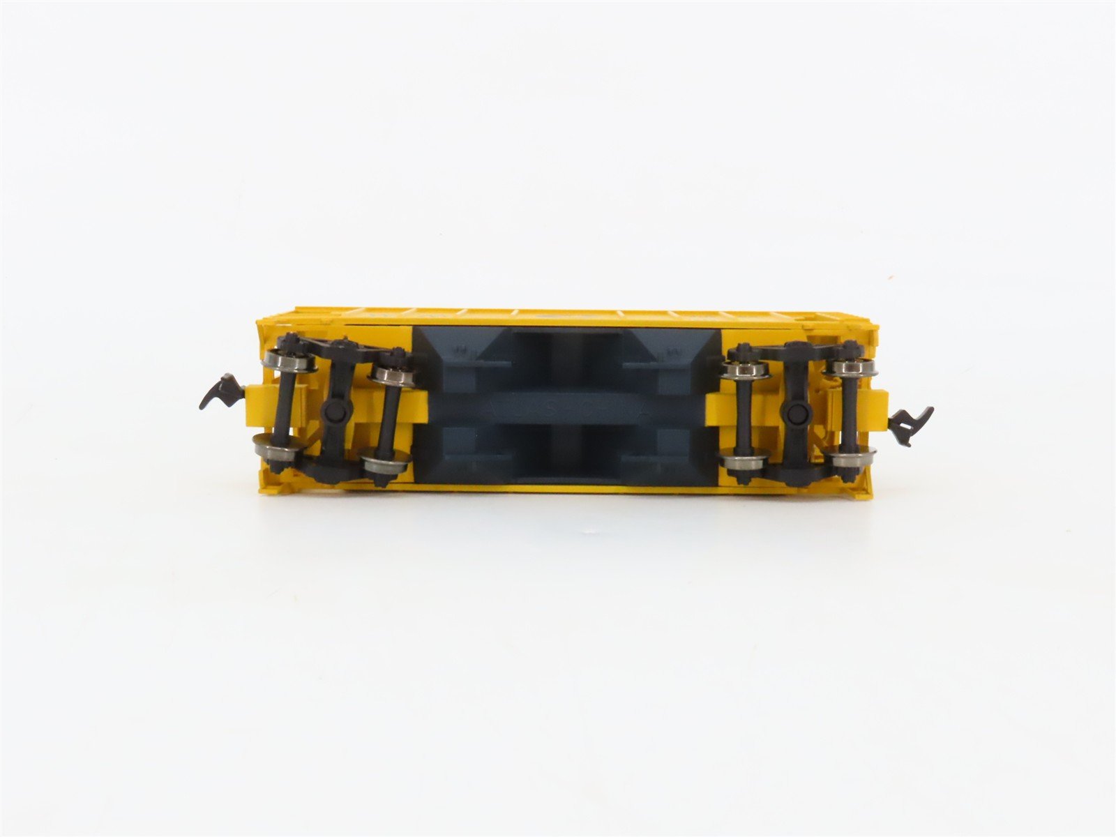 HO Scale Atlas 1803-1 WM Chessie System PS-2 2-Bay Covered Hopper #5825