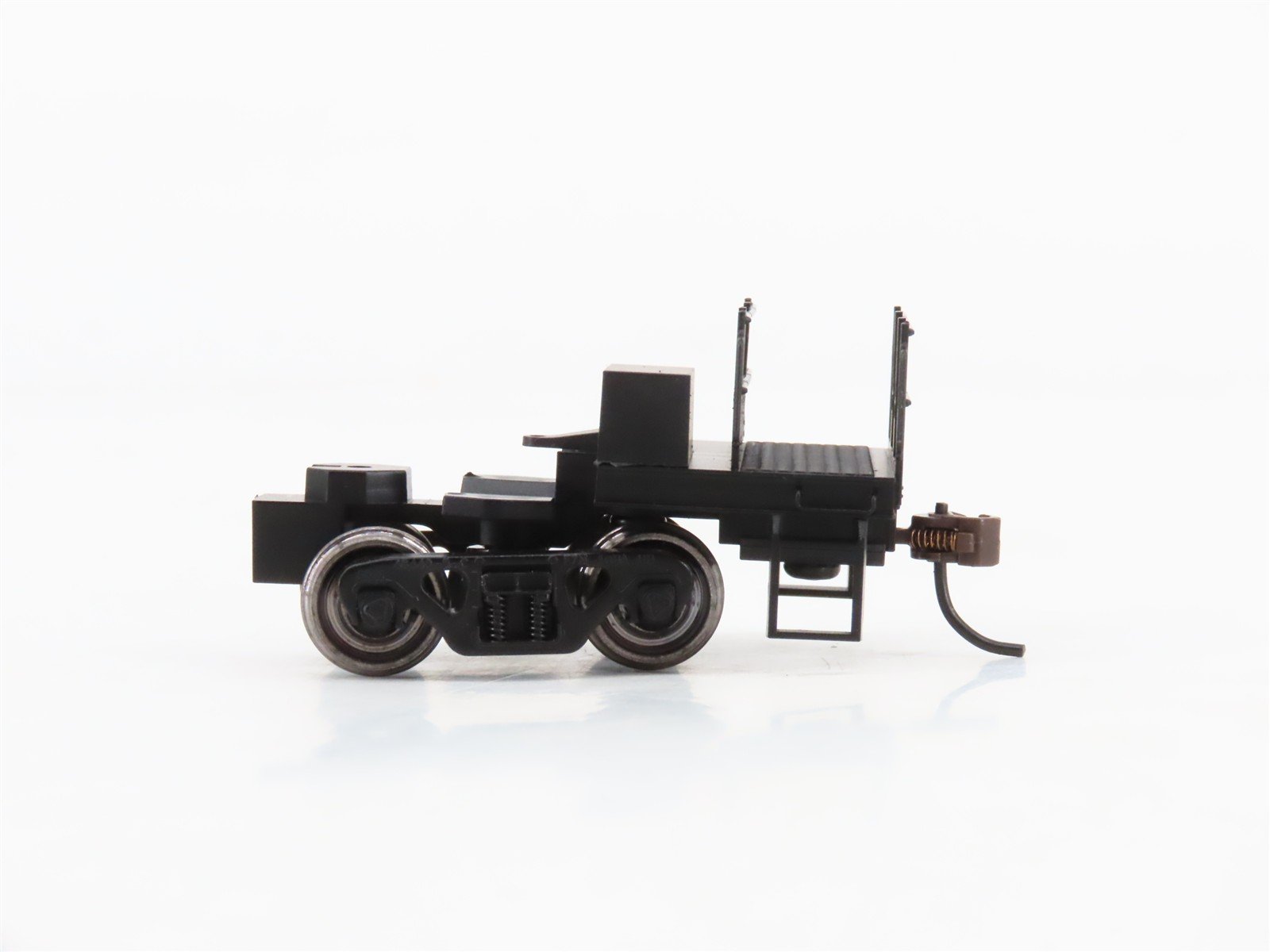 HO Scale Bowser 40300 CouplerMate w/ Railing & Steps