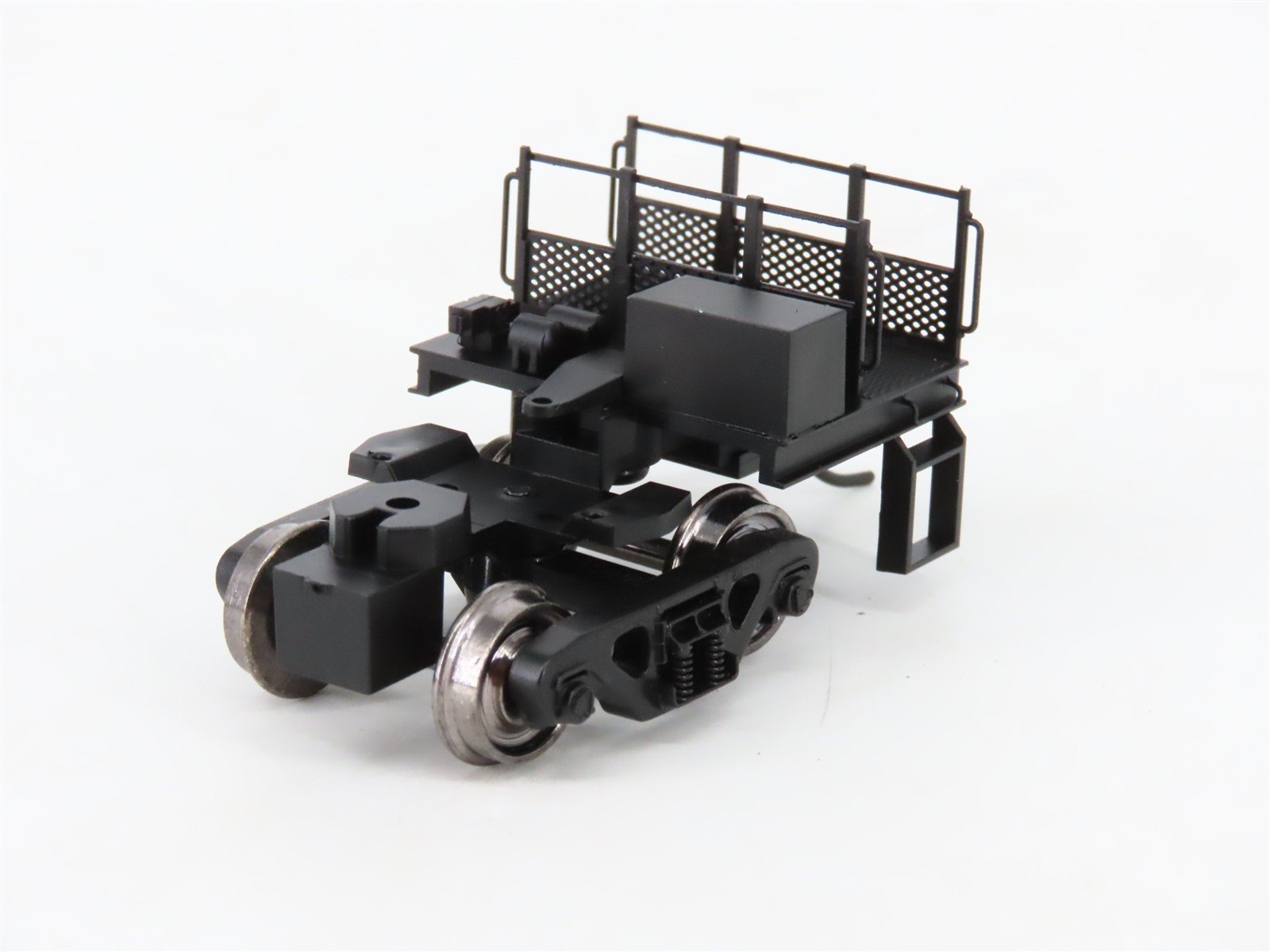 HO Scale Bowser 40300 CouplerMate w/ Railing & Steps