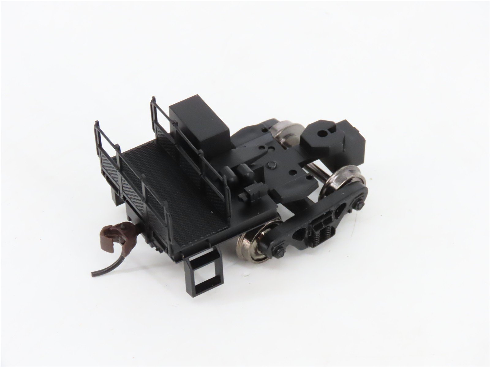 HO Scale Bowser 40300 CouplerMate w/ Railing & Steps