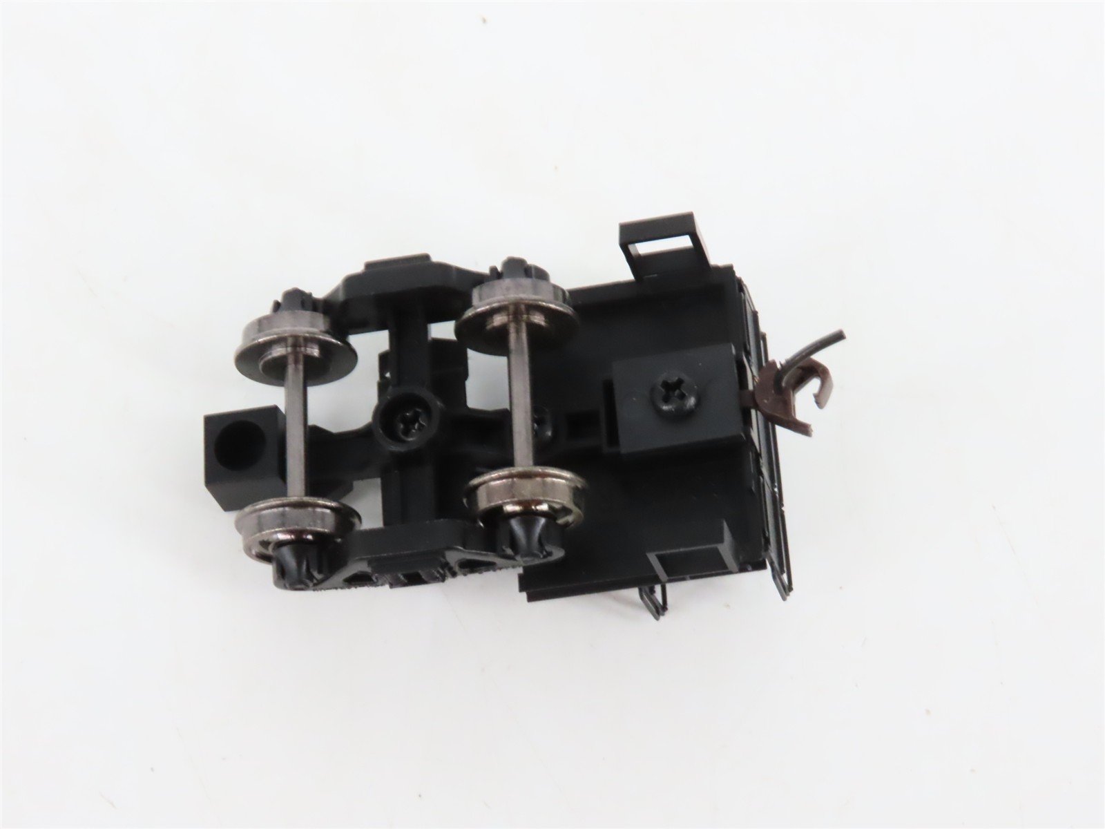 HO Scale Bowser 40300 CouplerMate w/ Railing & Steps