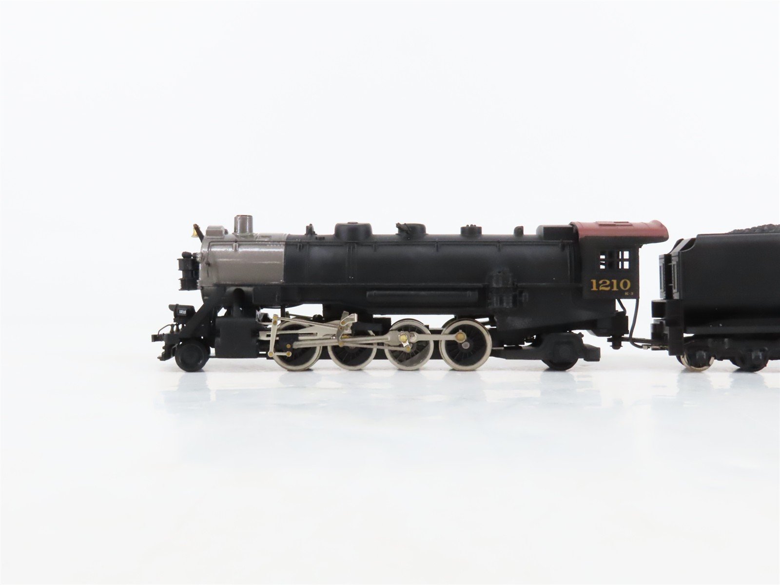 HO Scale Mantua 348-023 C&O Chesapeake & Ohio 2-8-2 Steam Locomotive #1210