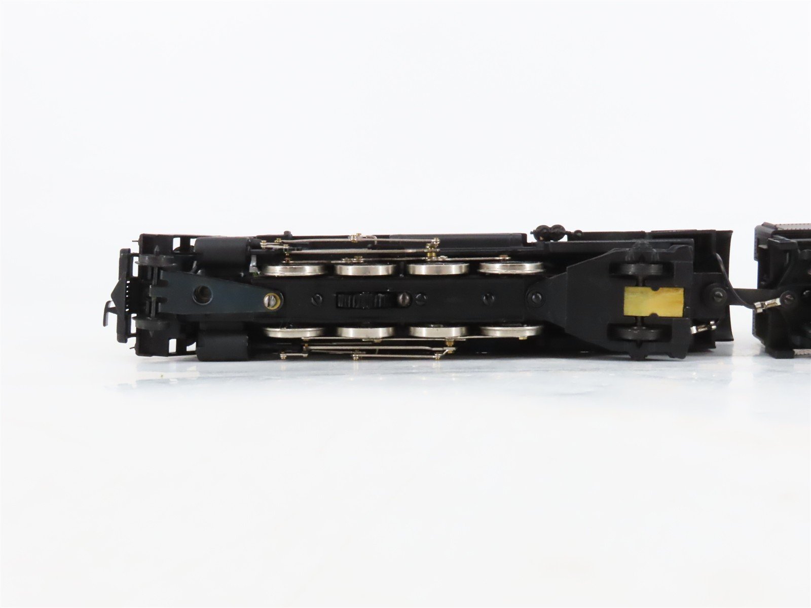HO Scale Mantua 348-023 C&O Chesapeake & Ohio 2-8-2 Steam Locomotive #1210
