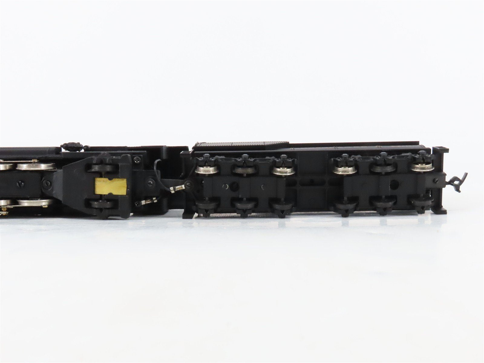HO Scale Mantua 348-023 C&O Chesapeake & Ohio 2-8-2 Steam Locomotive #1210