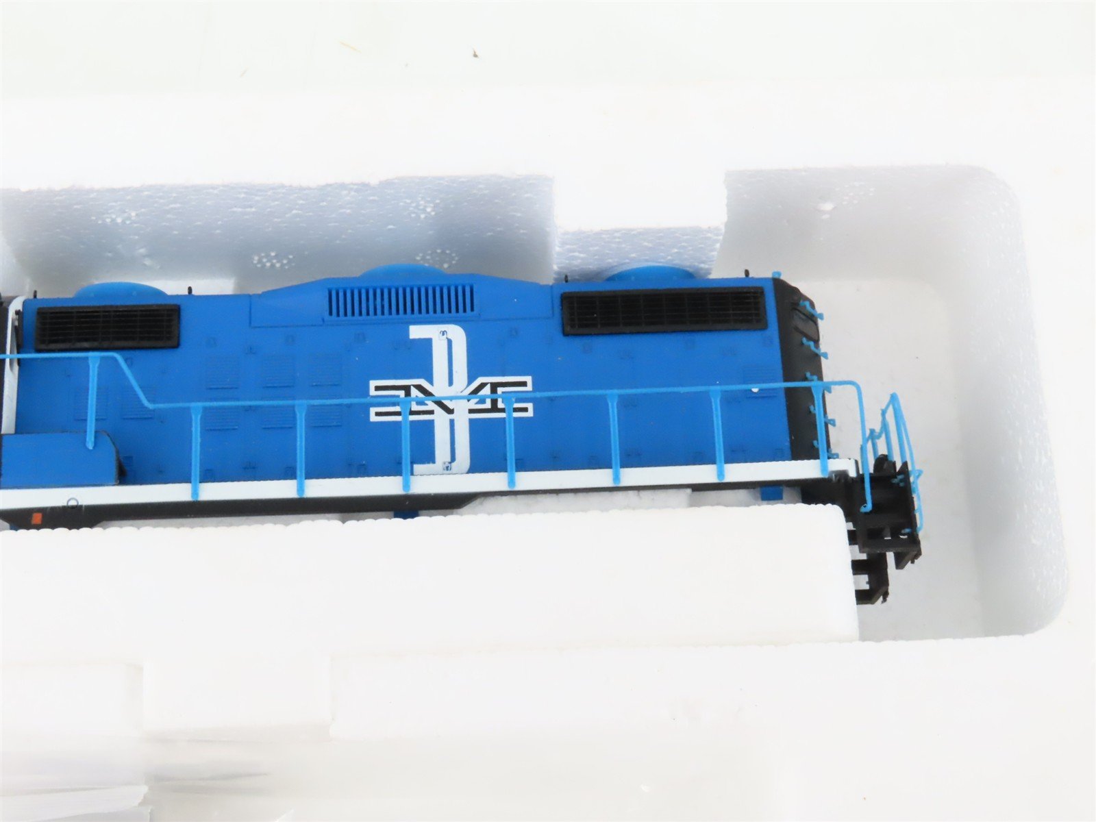 HO Scale Proto 2000 8151 B&M Boston & Maine EMD GP18 Diesel #1750 - BAD GEARS