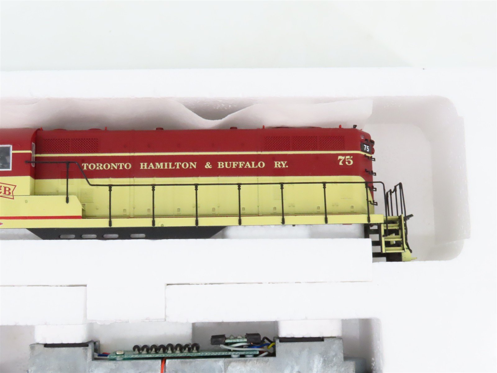 HO Proto 2000 97010 TH&B Toronto Hamilton & Buffalo GP7 Diesel #75 - BAD GEARS