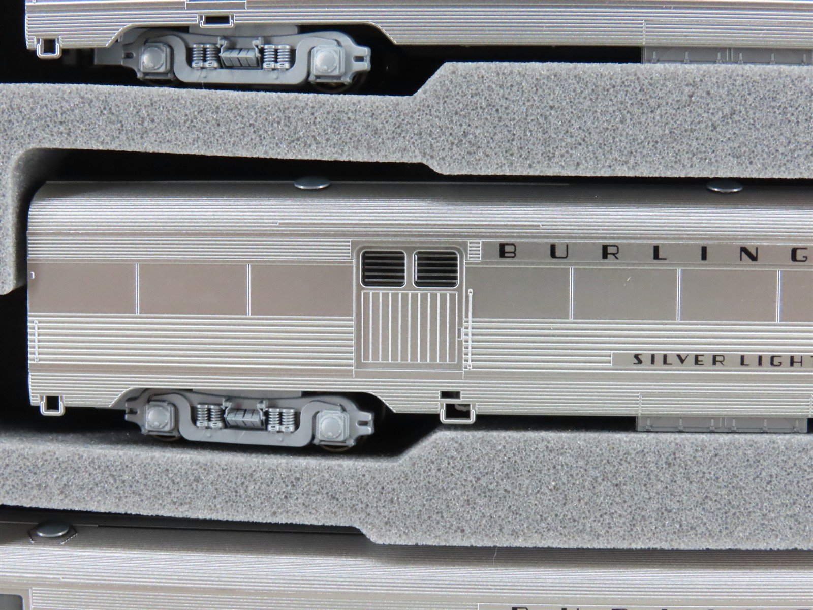 N KATO 106-090 CB&Q Silver Streak Zephyr E5A Diesel Passenger Train 6-Unit Set