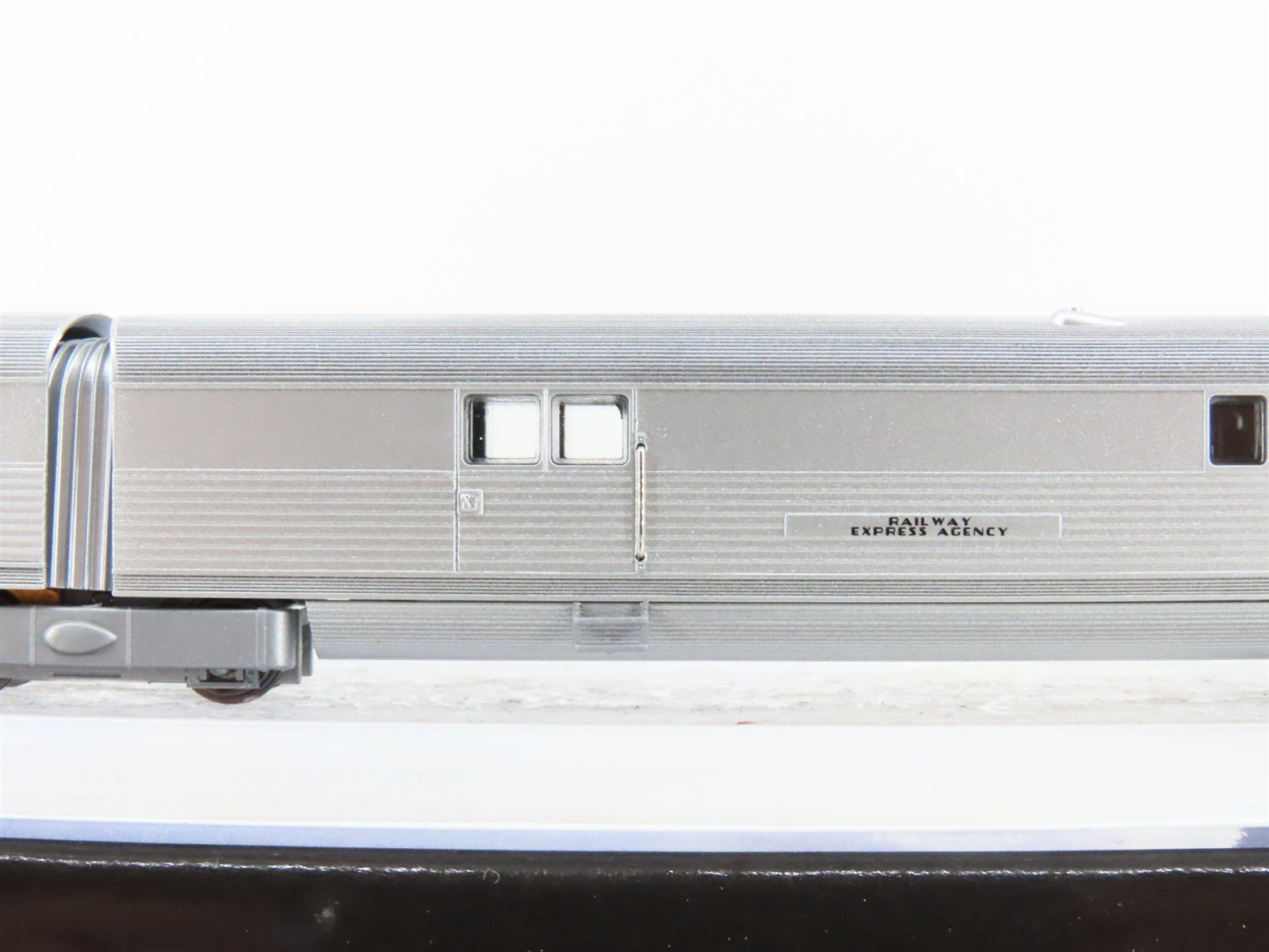 N Scale Con-Cor 001-8731 CB&Q Pioneer Zephyr Streamliner 3-Unit Set - DCC Ready