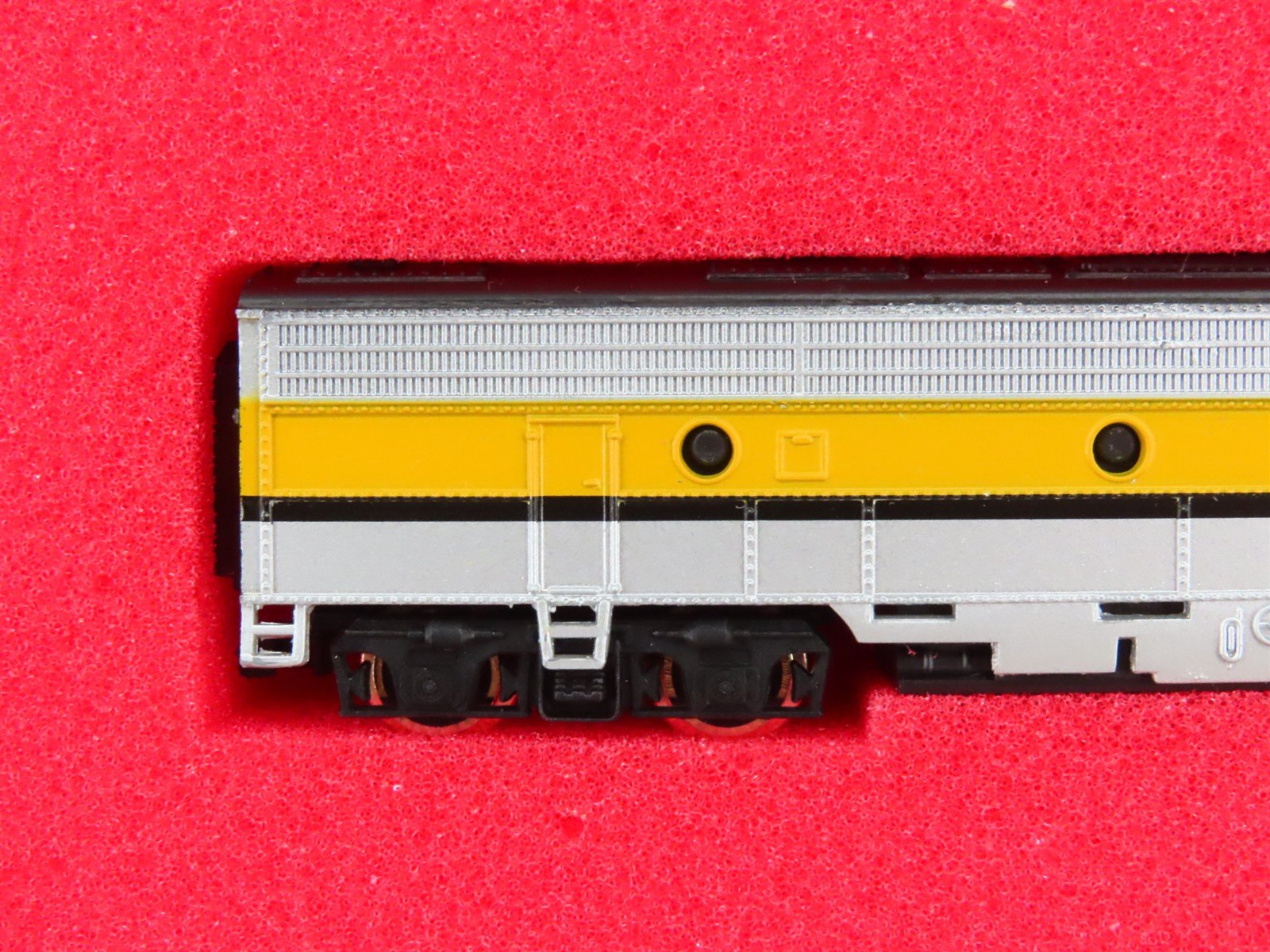 N Walthers/Arnold 125-502 D&RGW California Zephyr F7A/B Diesel Passenger Set