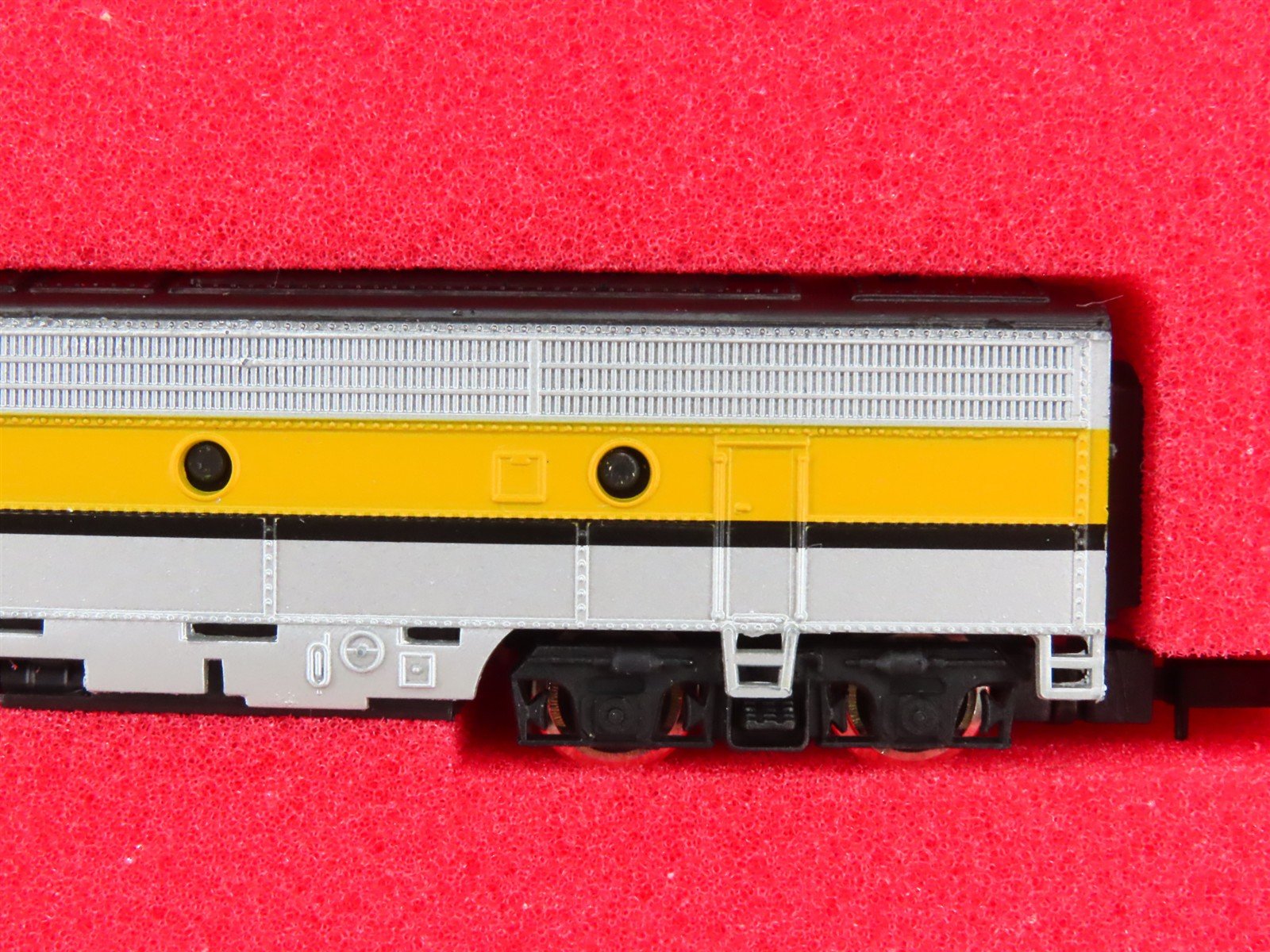 N Walthers/Arnold 125-502 D&RGW California Zephyr F7A/B Diesel Passenger Set