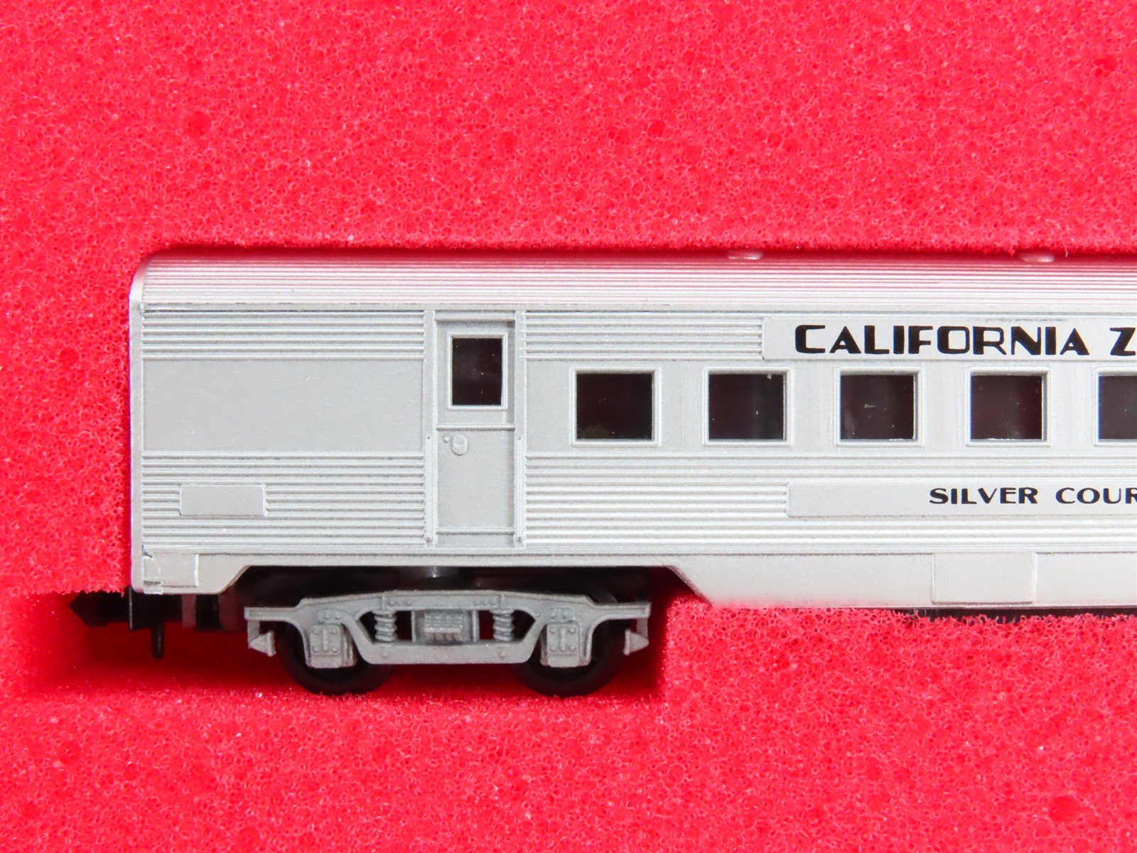 N Walthers/Arnold 125-502 D&RGW California Zephyr F7A/B Diesel Passenger Set