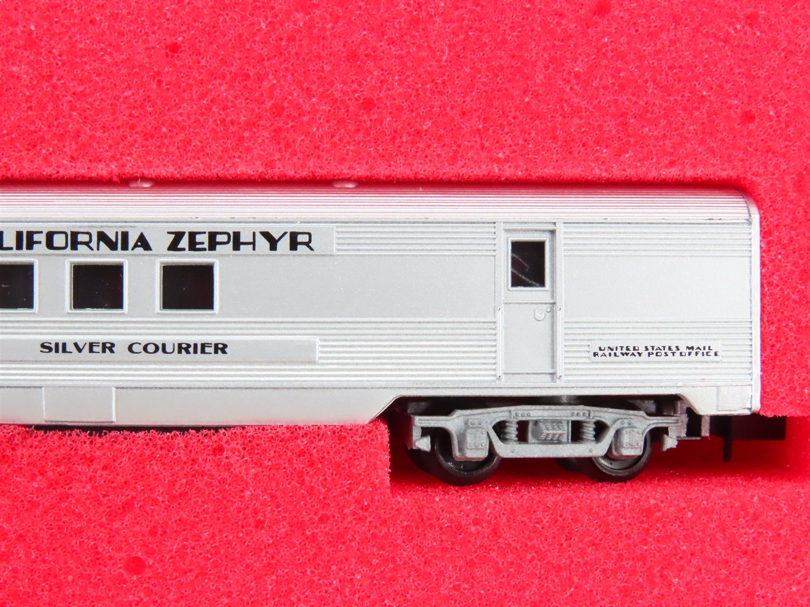 N Walthers/Arnold 125-502 D&RGW California Zephyr F7A/B Diesel Passenger Set