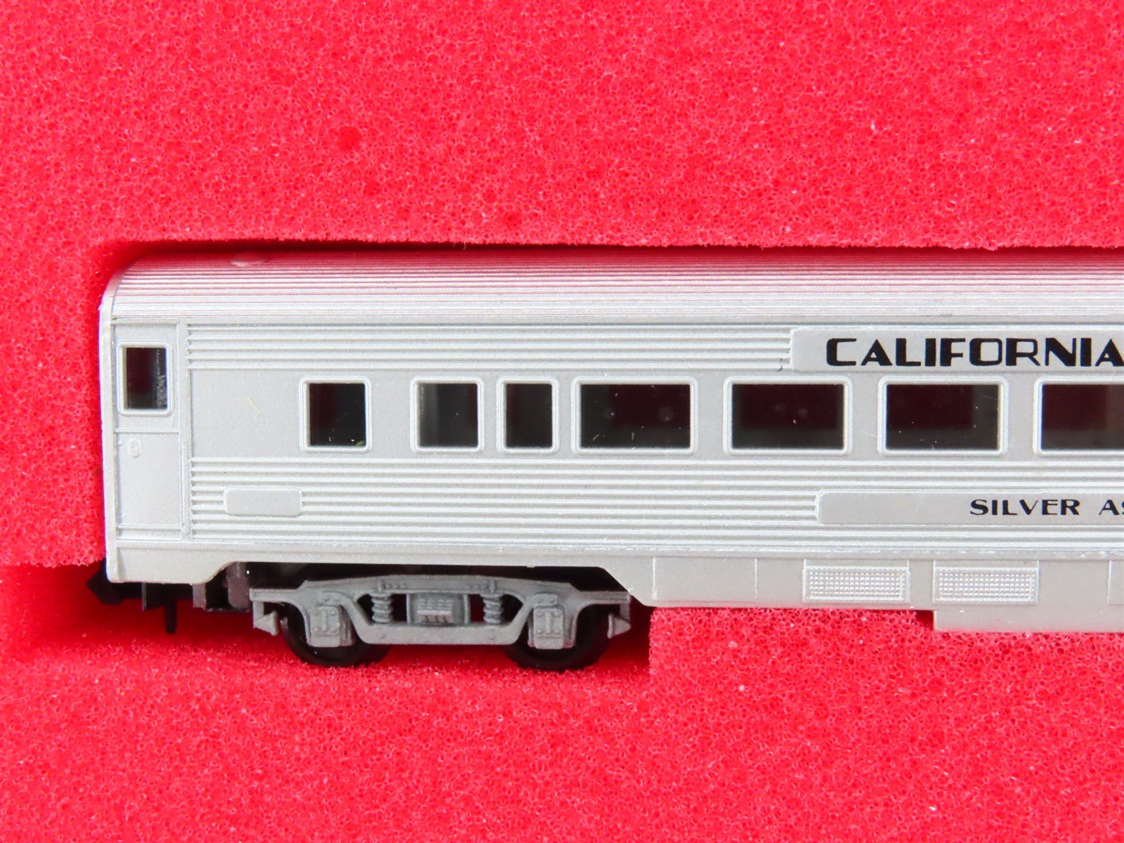 N Walthers/Arnold 125-502 D&RGW California Zephyr F7A/B Diesel Passenger Set