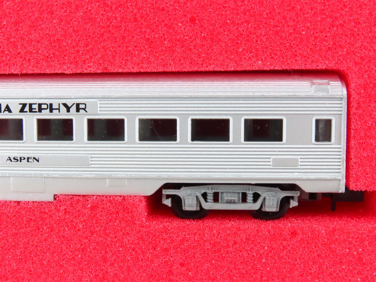 N Walthers/Arnold 125-502 D&RGW California Zephyr F7A/B Diesel Passenger Set