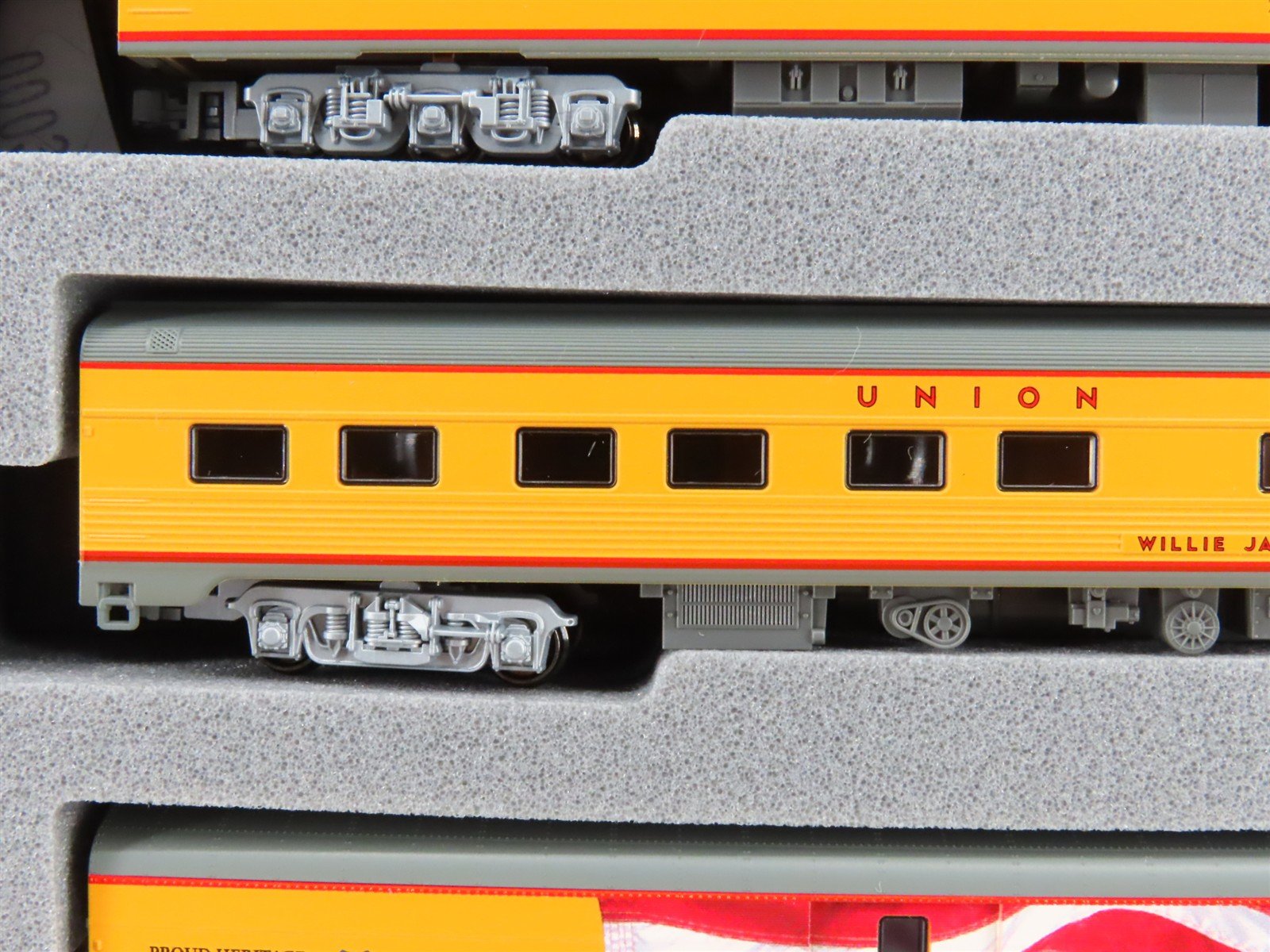 N Scale KATO 106-086 UP Union Pacific Excursion Train Passenger 7-Car Set