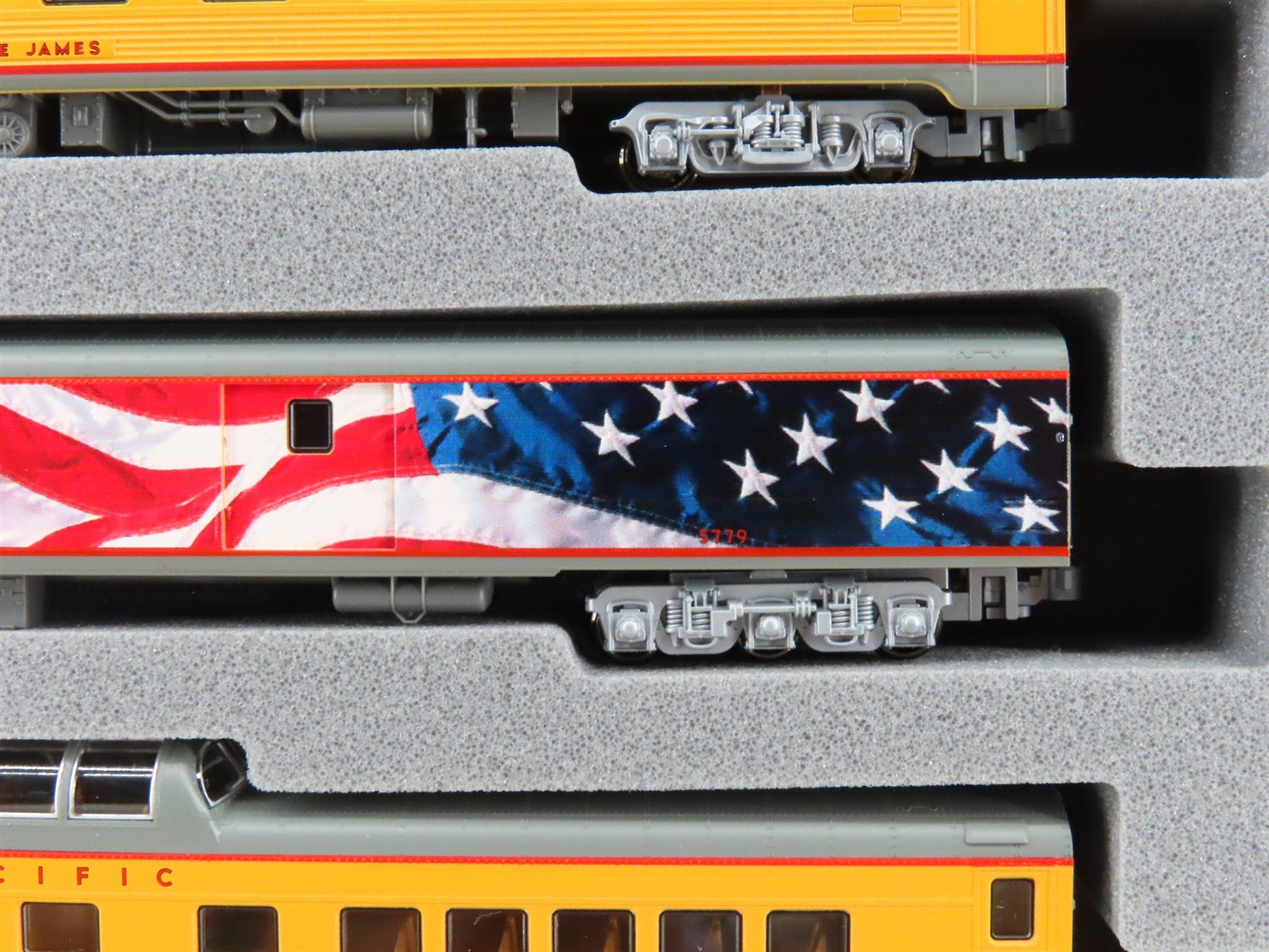 N Scale KATO 106-086 UP Union Pacific Excursion Train Passenger 7-Car Set