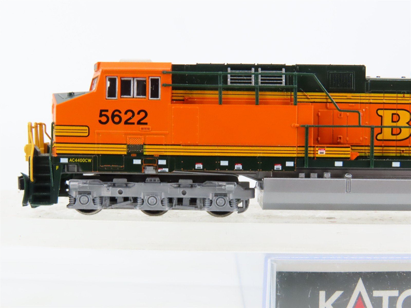 N Scale KATO 176-7111 BNSF Railway GE AC4400CW Diesel #5622 - DCC Ready