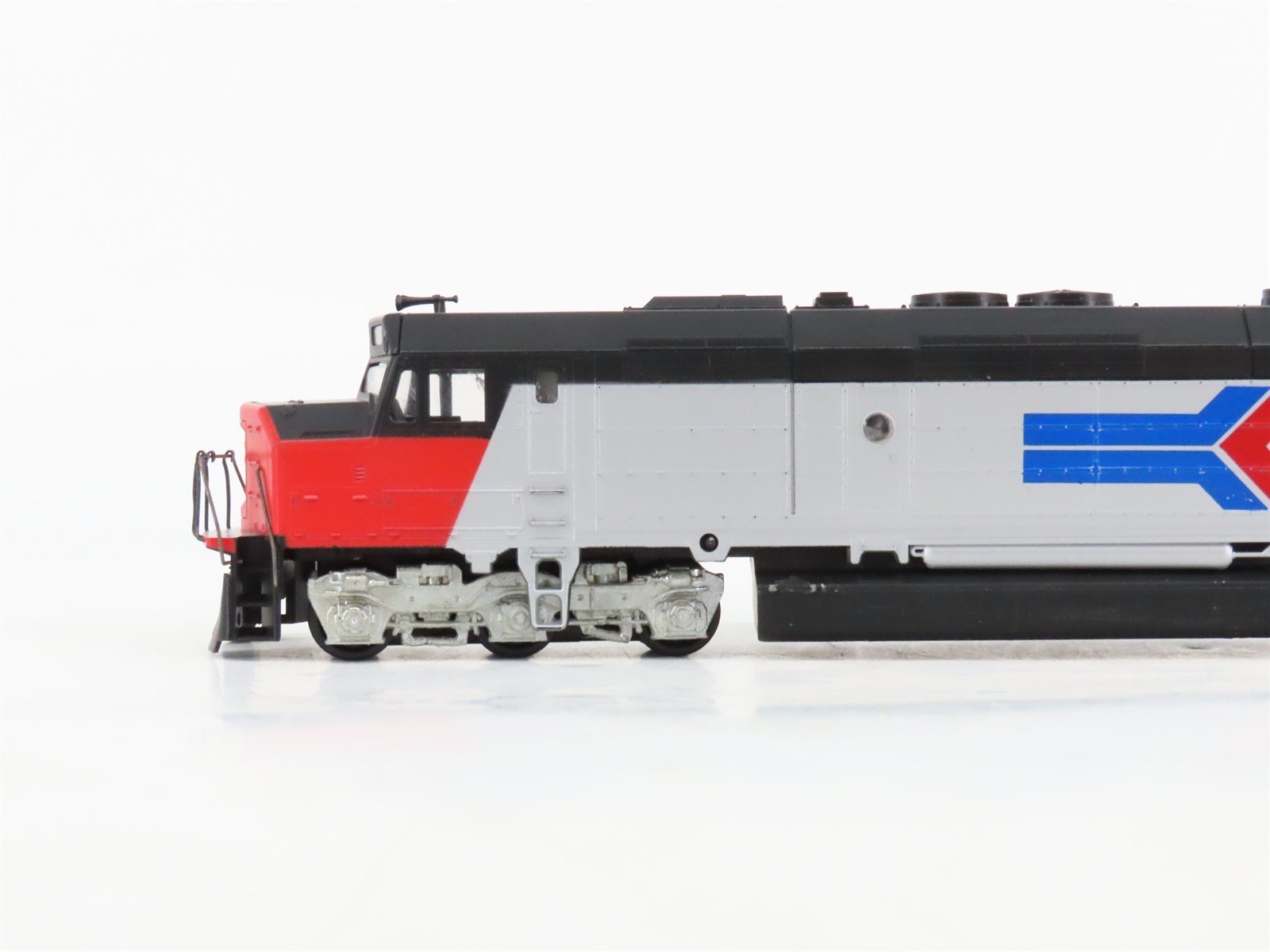 HO Scale Athearn AMTK Amtrak Phase I EMD FP45 Diesel #503 - Unpowered