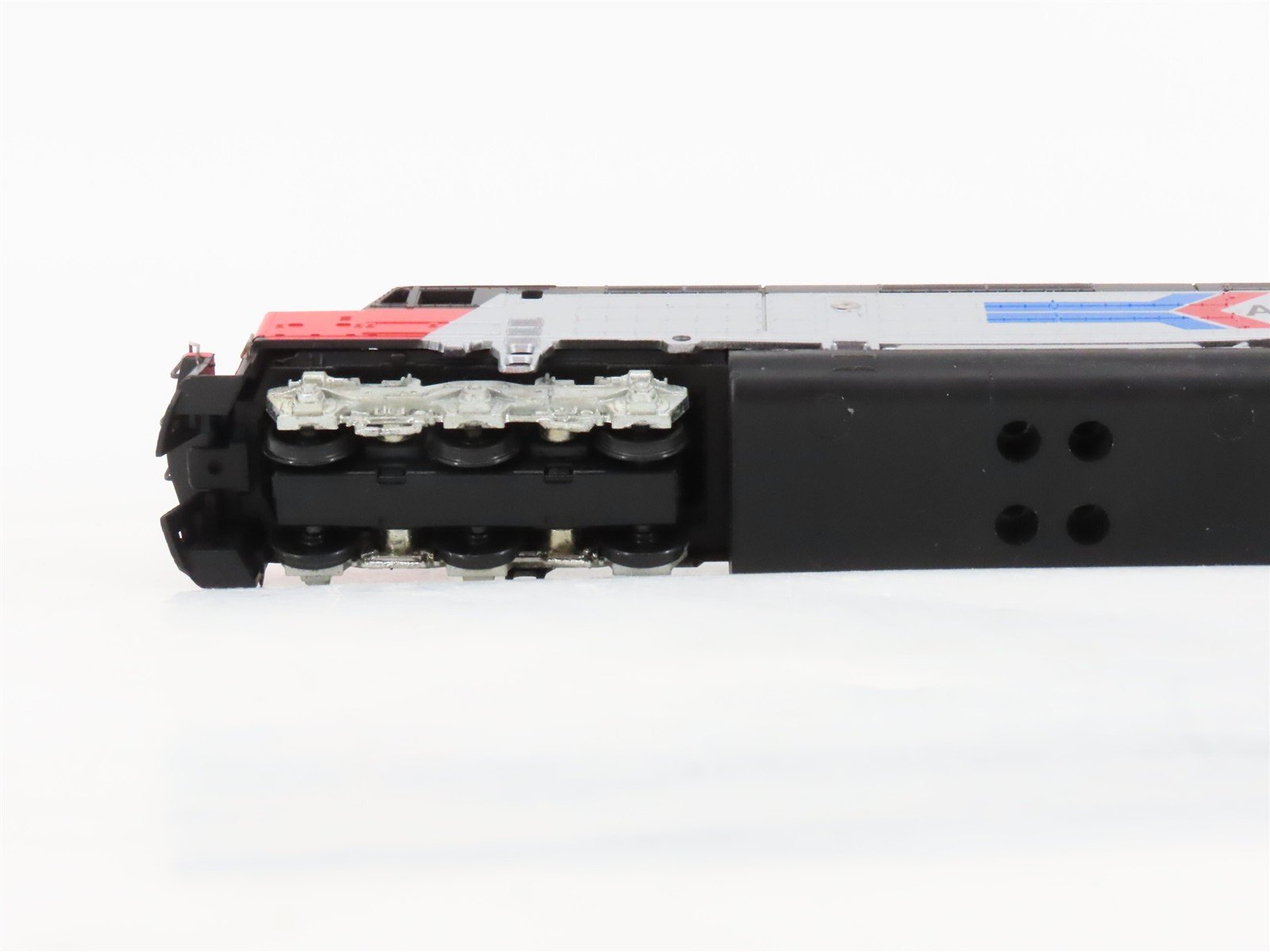 HO Scale Athearn AMTK Amtrak Phase I EMD FP45 Diesel #503 - Unpowered
