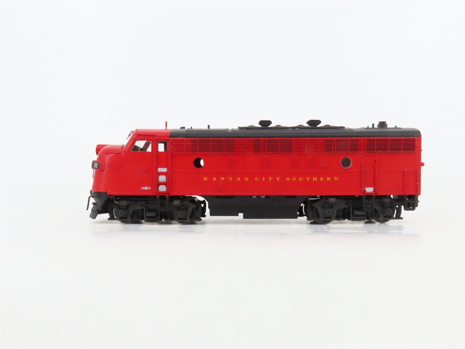 HO Scale Athearn KCS Kansas City Southern F7A Diesel #32 - Unpowered - Custom