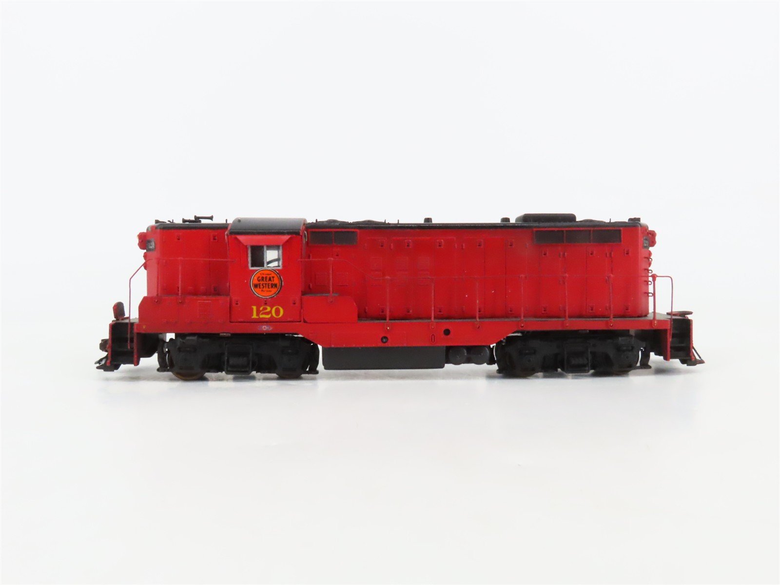 HO Scale Athearn CGW Chicago Great Western EMD GP9 Diesel #120 - Custom