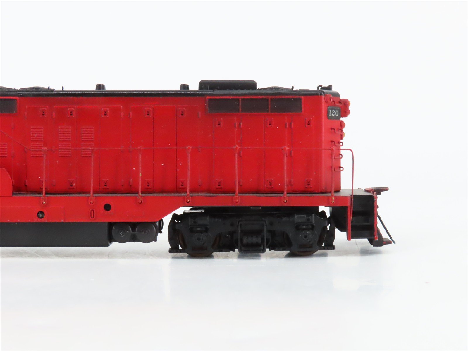 HO Scale Athearn CGW Chicago Great Western EMD GP9 Diesel #120 - Custom