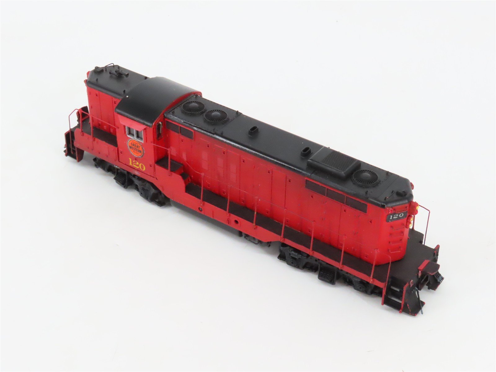 HO Scale Athearn CGW Chicago Great Western EMD GP9 Diesel #120 - Custom