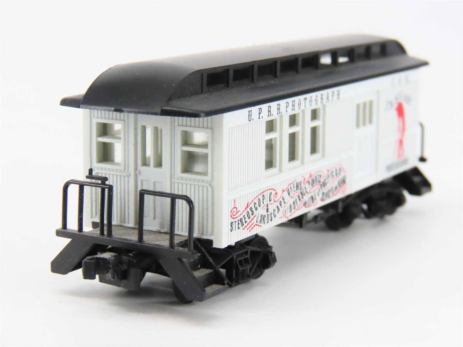 N Scale Roundhouse 8499 UPRR J.B. Silvas Photo Overton Passenger Car