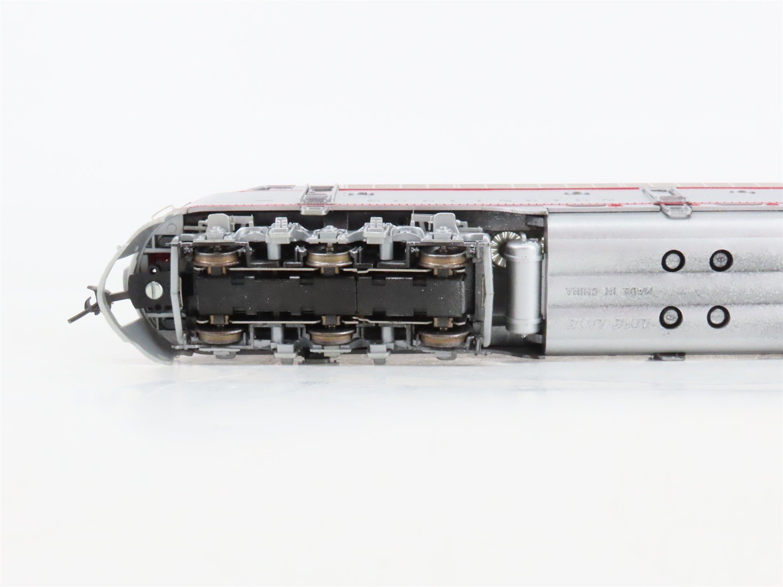 HO Scale Proto 2000 CB&Q Burlington Route EMD E8A Diesel #9948B - Unpowered