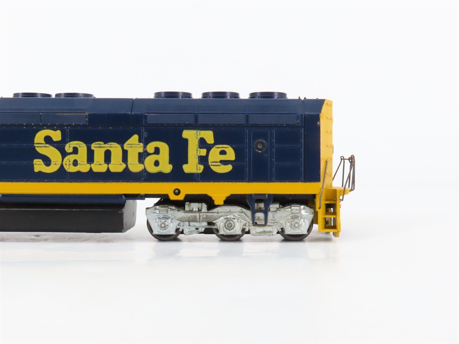 HO Scale Athearn ATSF Santa Fe EMD F45 Diesel Locomotive #5903