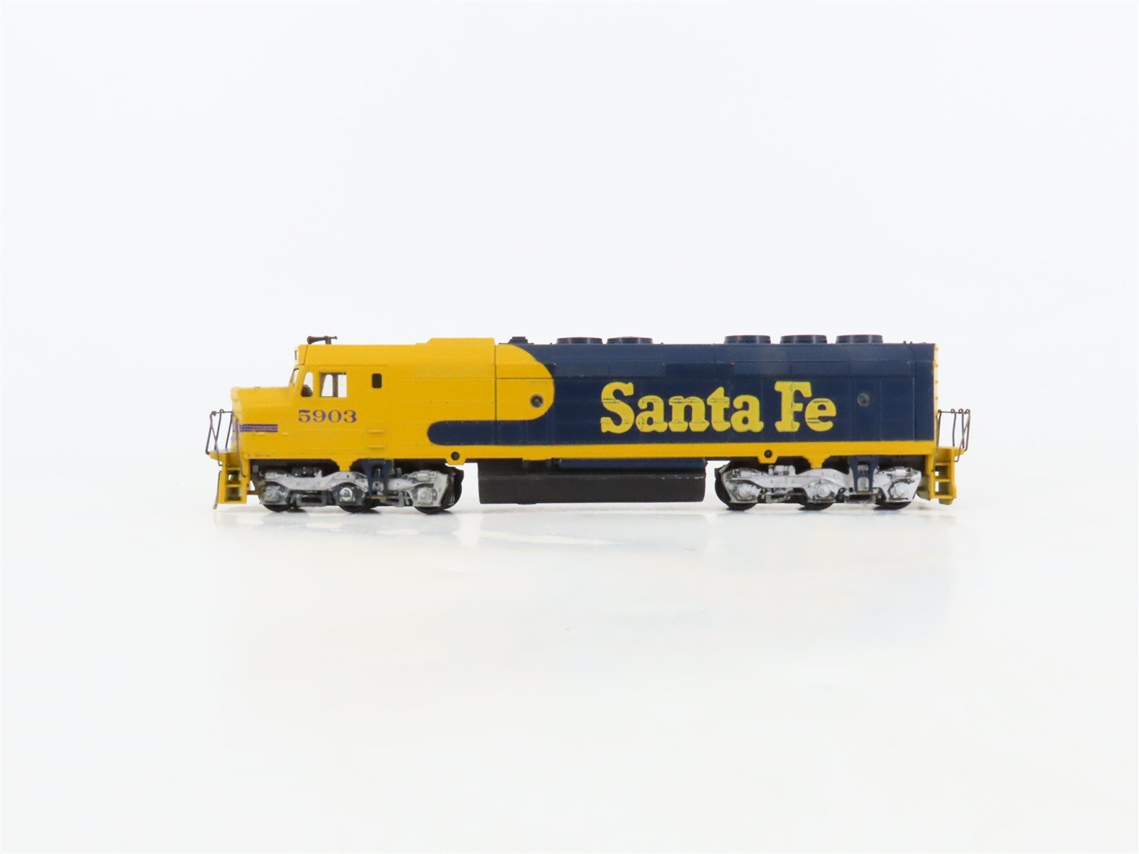 HO Scale Athearn ATSF Santa Fe EMD F45 Diesel Locomotive #5903 - Unpowered