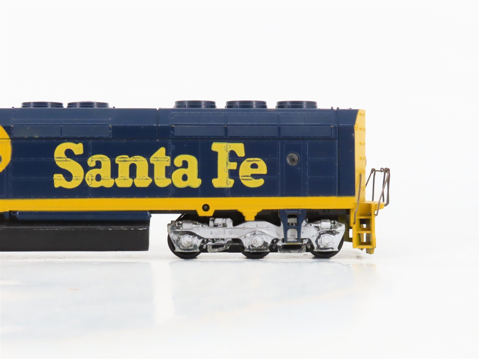 HO Scale Athearn ATSF Santa Fe EMD F45 Diesel Locomotive #5903 - Unpowered