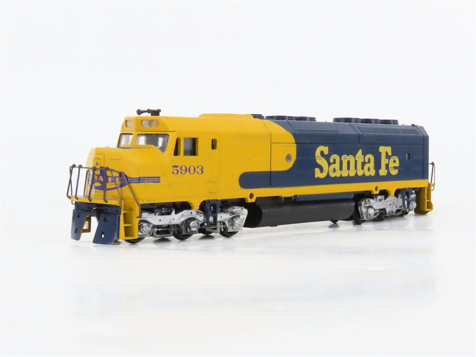 HO Scale Athearn ATSF Santa Fe EMD F45 Diesel Locomotive #5903 - Unpowered