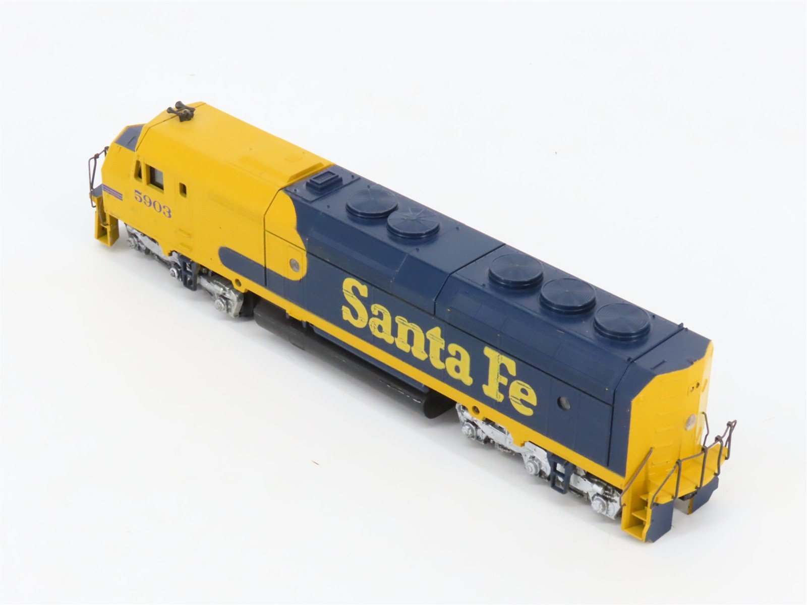 HO Scale Athearn ATSF Santa Fe EMD F45 Diesel Locomotive #5903 - Unpowered