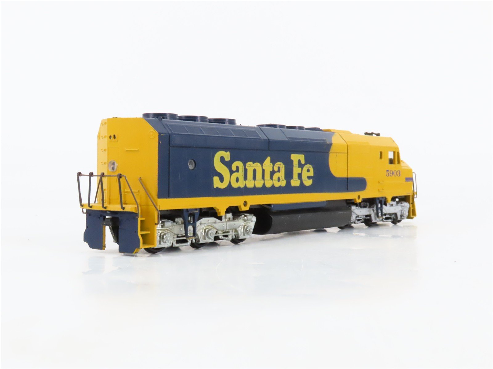 HO Scale Athearn ATSF Santa Fe EMD F45 Diesel Locomotive #5903 - Unpowered