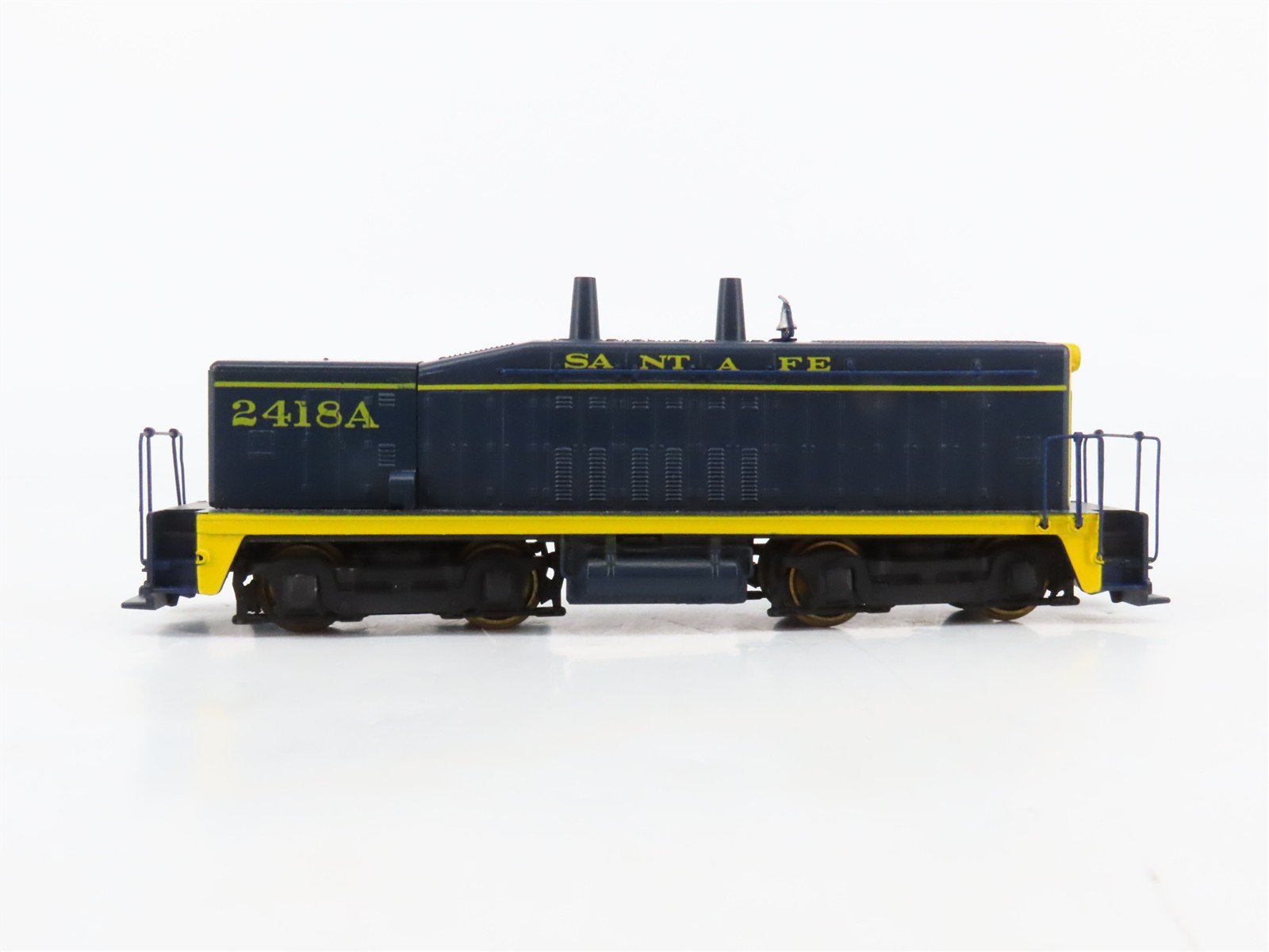 HO Athearn ATSF Santa Fe EMD SW1500 Calf Diesel Switcher #2418A - Unpowered