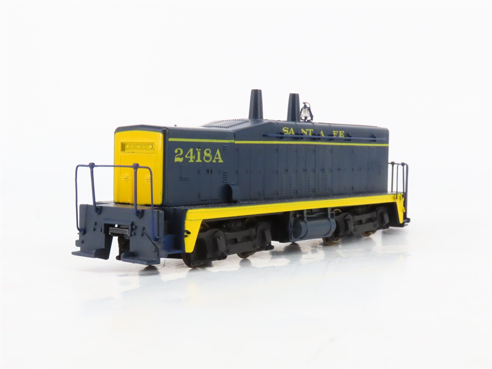 HO Athearn ATSF Santa Fe EMD SW1500 Calf Diesel Switcher #2418A - Unpowered