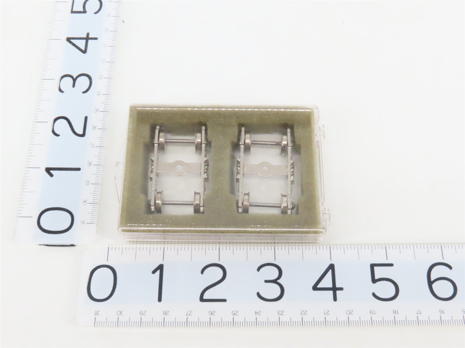 HO Scale Metal 4-Wheel Passenger Trucks w/ Metal Wheels - 4 Pair