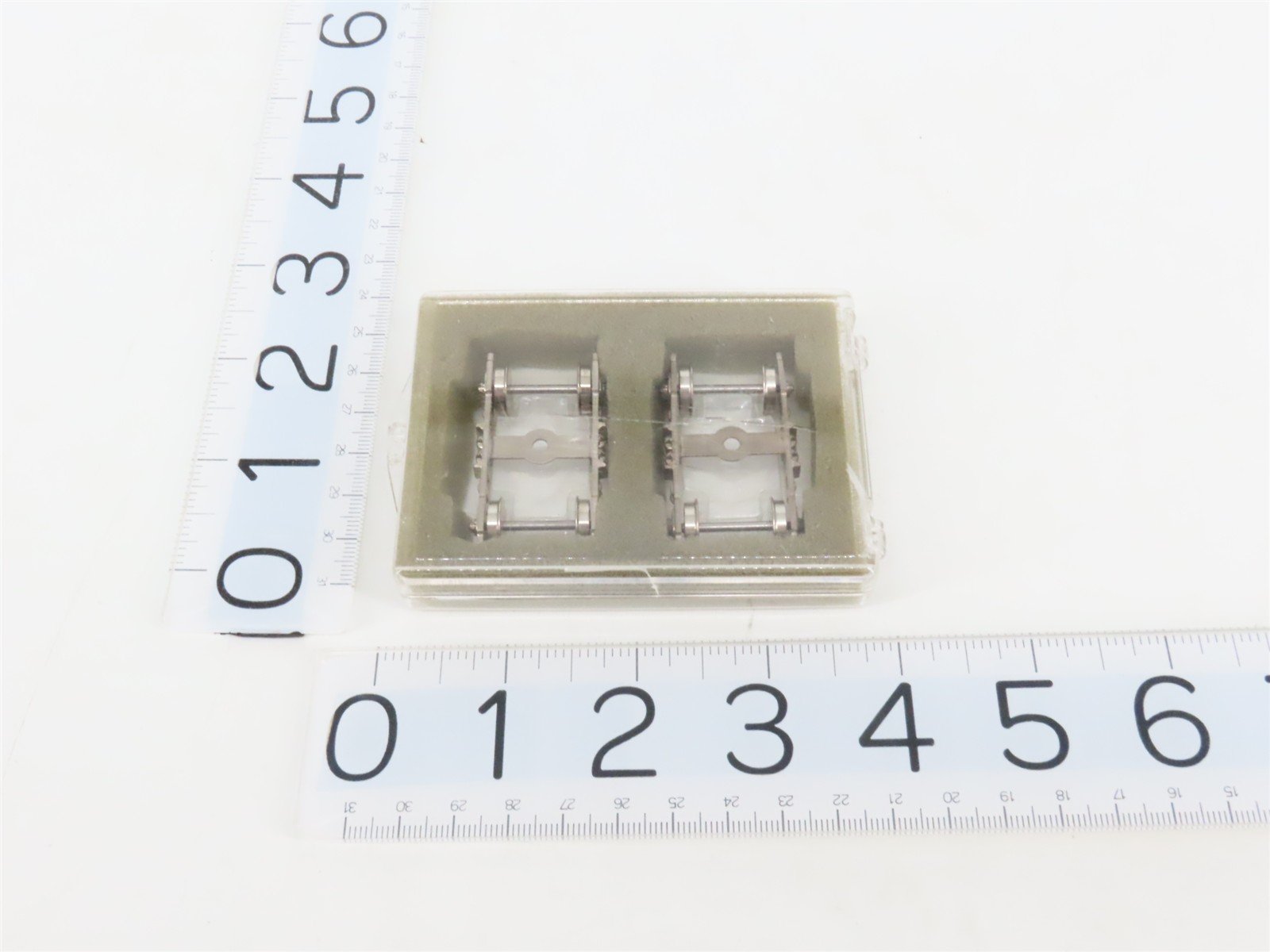 HO Scale Metal 4-Wheel Passenger Trucks w/ Metal Wheels - 4 Pair