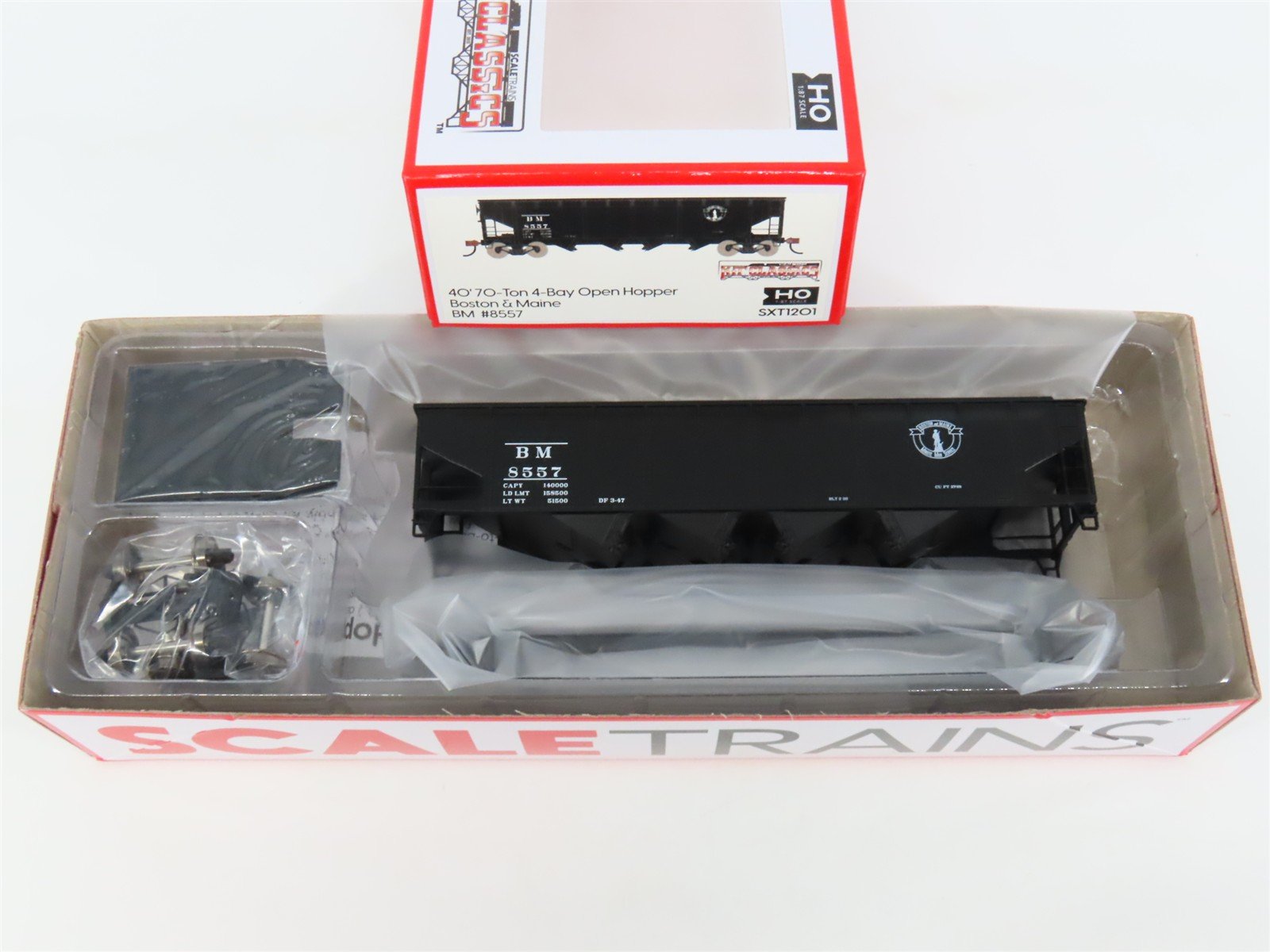 HO Scaletrains Kit Classics SXT1201 BM Boston & Maine 4-Bay Open Hopper #8557